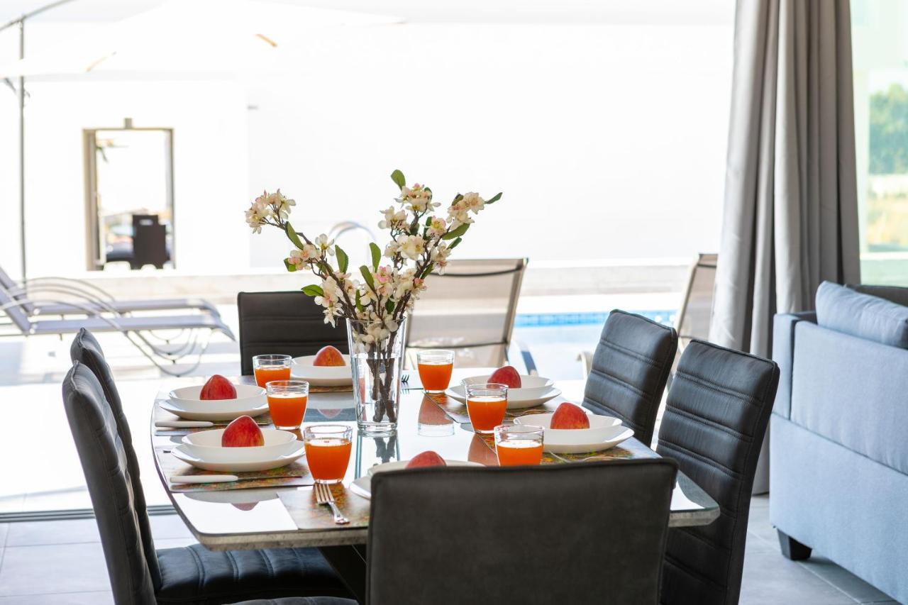 Villa Marlene, Walking Distance To Coral Beach! Pégeia Exteriör bild