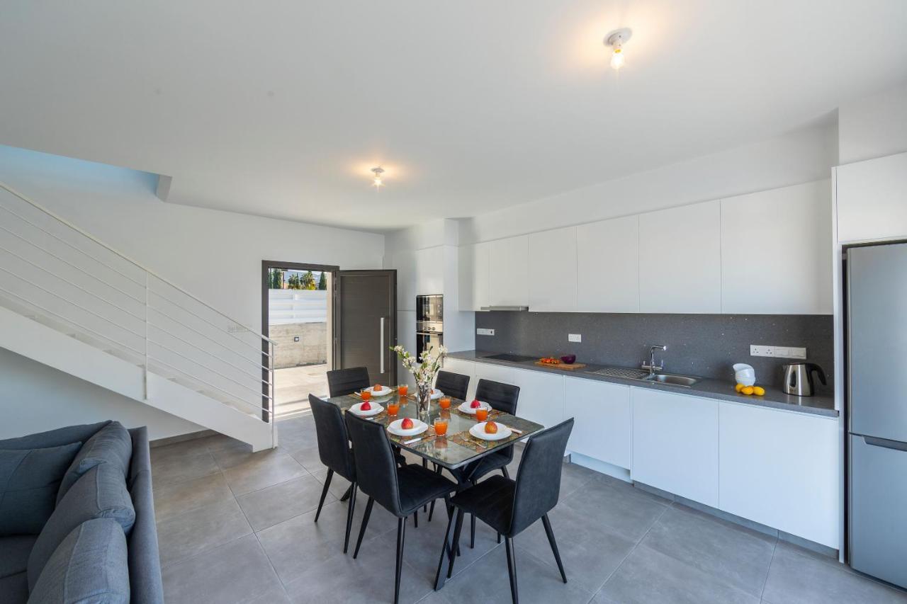 Villa Marlene, Walking Distance To Coral Beach! Pégeia Exteriör bild